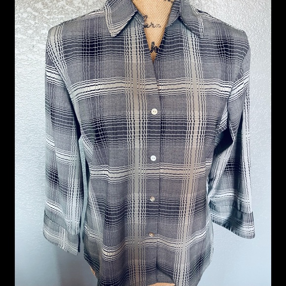 PIANO Tops - ⭕️PIANO Grey & Black Button-up Blouse. size M